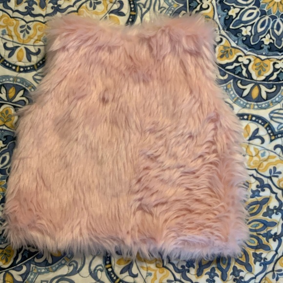 The Children’s Place Pink Fuzzy Vest NWT Sz 4T - Picture 4 of 4